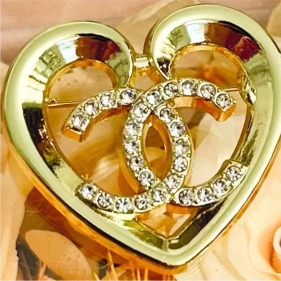 Chanel heart brooch - Picture 2 of 4